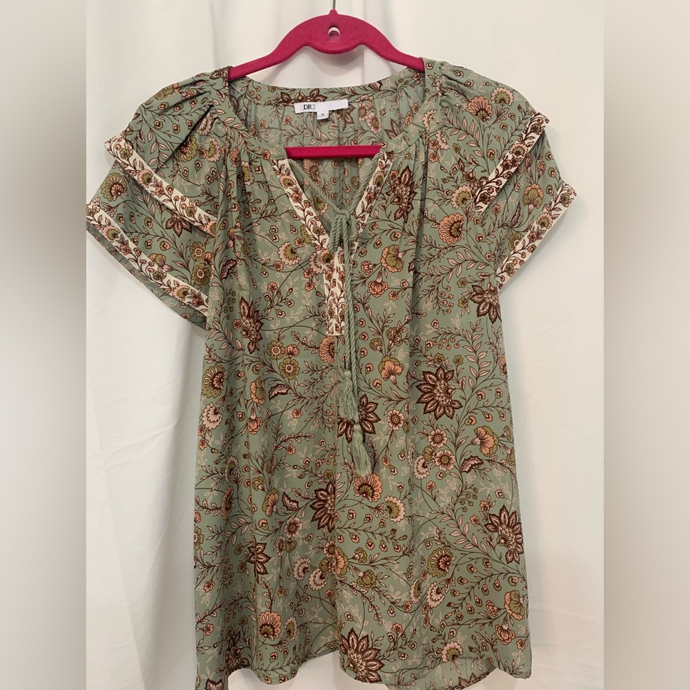 DR2 ladies flutter sleeve top- woman’s size medium flowing style shirt